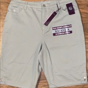 NWT GLORIA VANDERBILT AMANDA BERMUDA SHORTS STONE